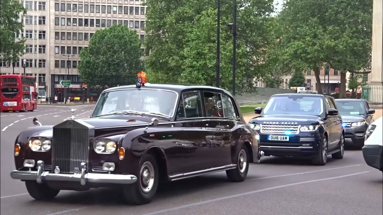 Prince William & Kate arrive at Buckingham Palace 👑