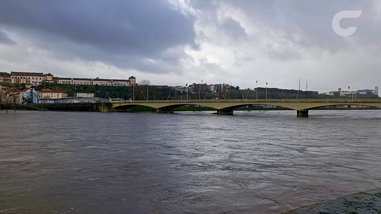 Mondego rompe diques, corta A1 e coloca Coimbra sob ameaça de cheia histórica