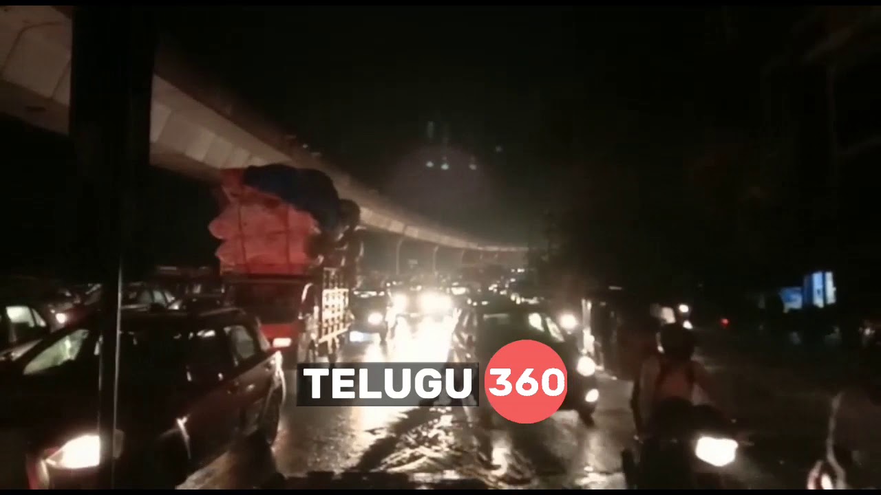 Huge Traffic Jam From Uppal to LB Nagar || Rain In Hyderabad || Telugu360