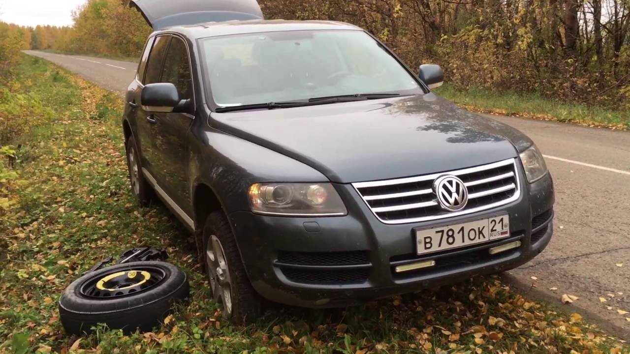 Замена спущенного колеса на Volkswagen Touareg / В полевых условиях в одиночку! Обзор новичка!