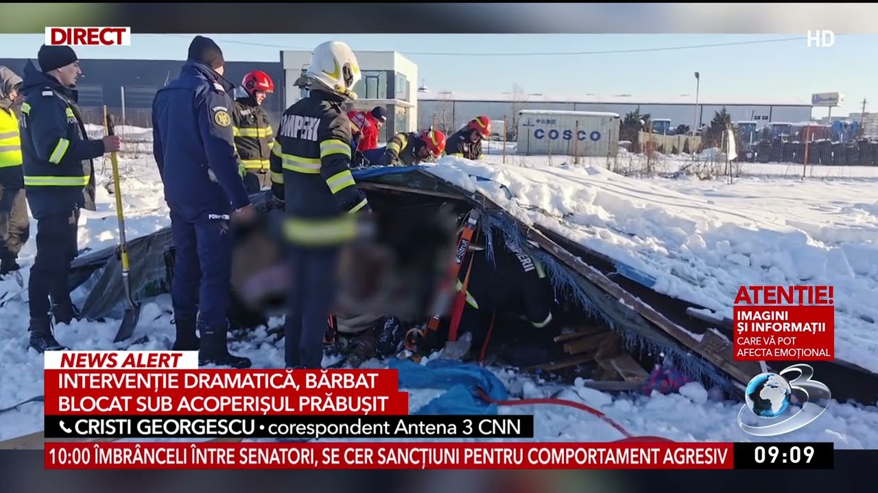 Intervenție dramatică, bărbat blocat sub acoperișul prăbușit