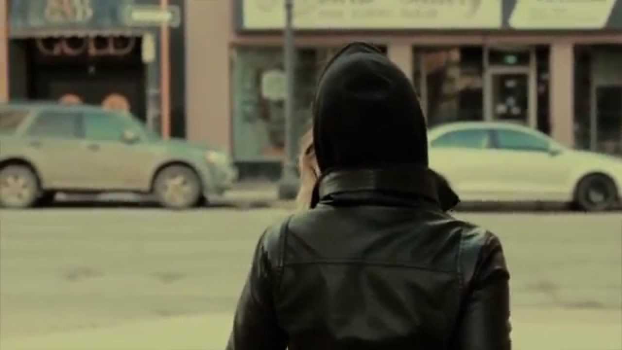 Romi Mayes - Devil On Both Shoulders (Official music video)
