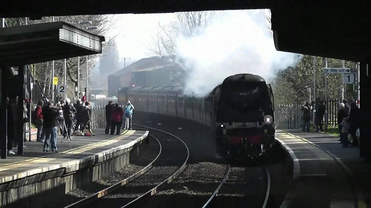 34067 Tangmere flying through Keynsham on 1Z84 'The Bath & Bristol' 19/3/11