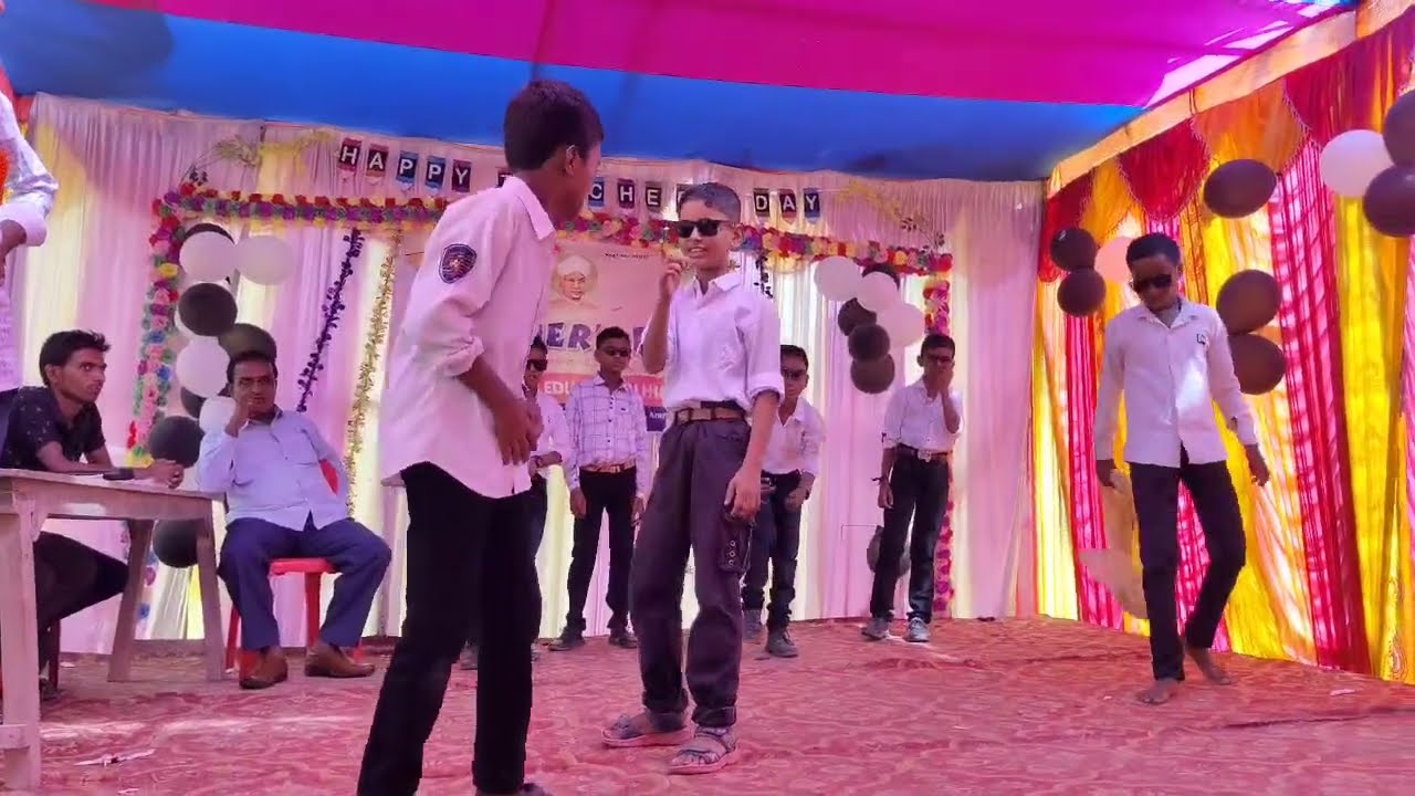 Basanti in Kutton ke samne mt nachna 😂Best Comedy video #comedy #funny #viralvideo #schoolfunctions