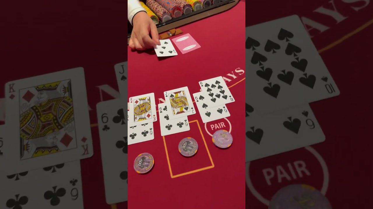 Wild blackjack action, quadruple split for $10,000 total 😧