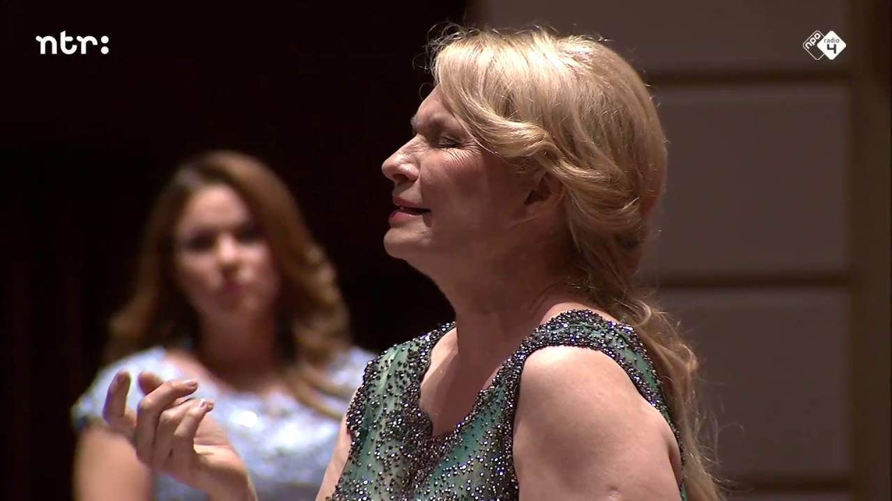 Annick Massis 2016 La Straniera Final scene