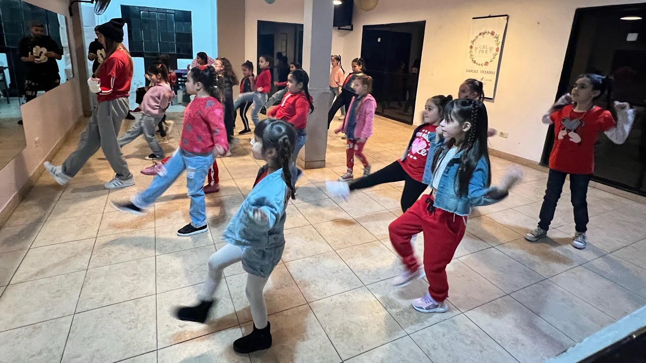 LA OLA @daddyyankee | Coreografía #AbruyMika