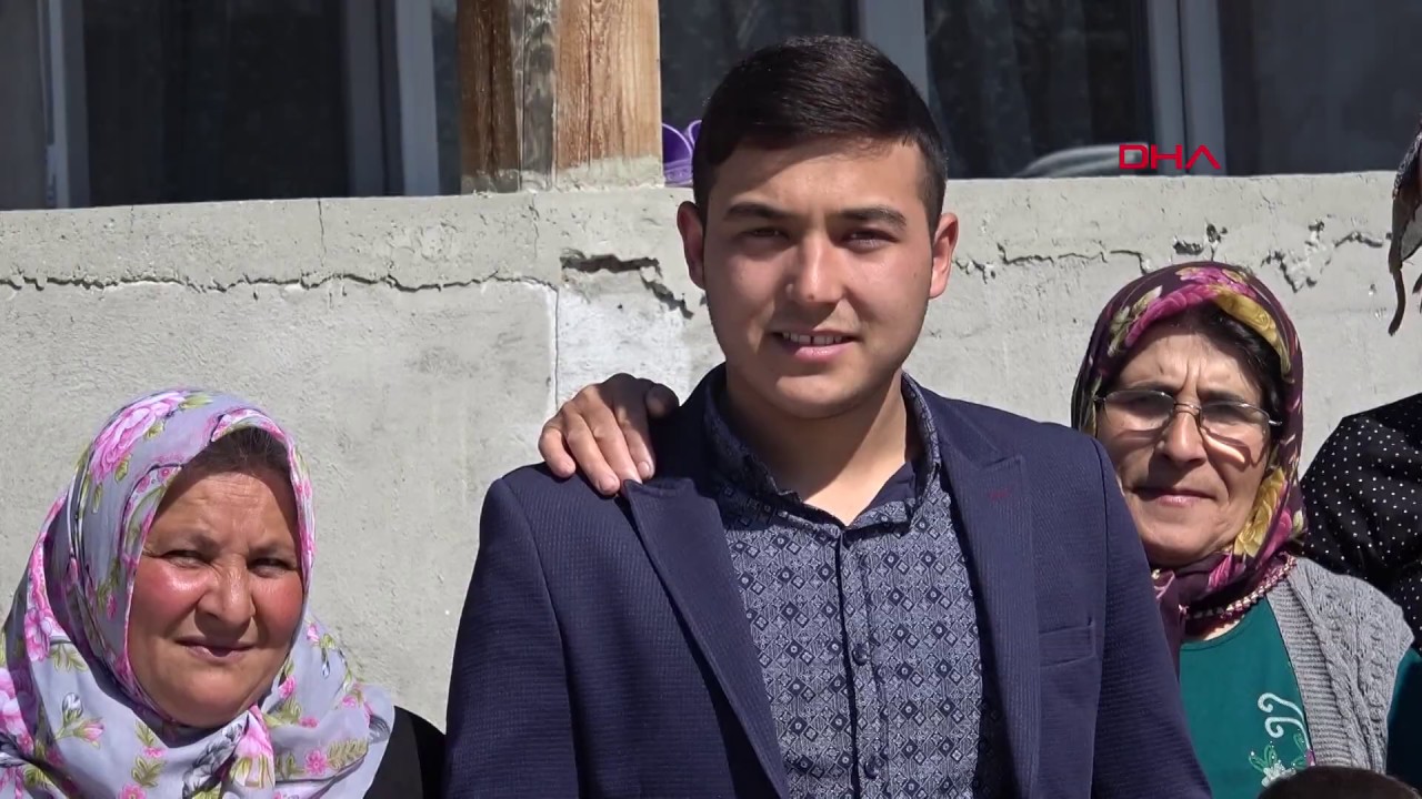 18 yaşında mahallesine muhtar oldu