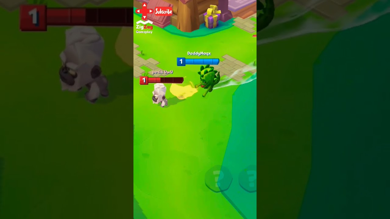 DONNA bites BRUCE 😁 #zooba #shorts #zoobagameplay #zoobabattlearena #zigzaggameplay