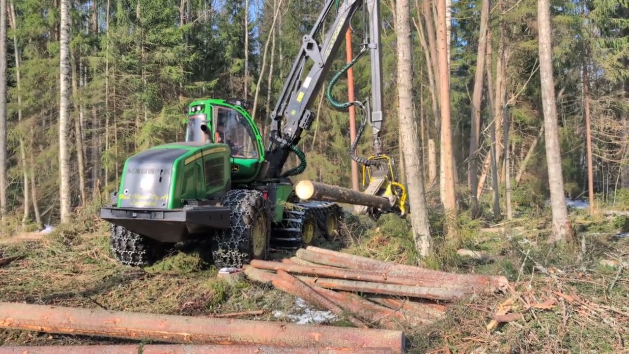 John Deere 1170E Harvester