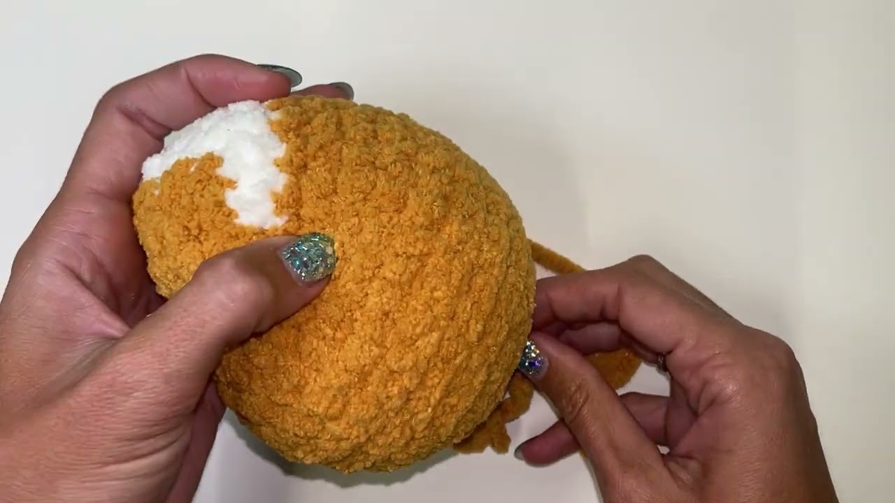 How to Close the Back of the Head and Shape the Head of Sleepy Lion Rag Doll - Loops By Emmie Lou