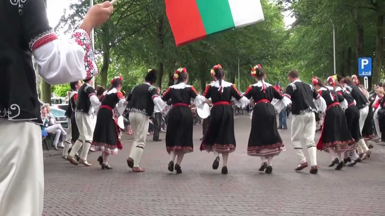 Schoten 2012 Bulgaria 1 Ensemble Zdravets parade