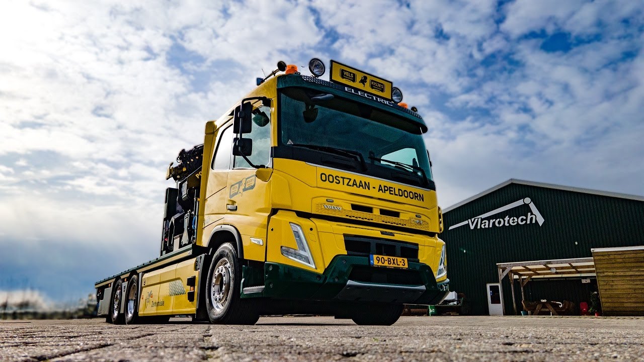 Eerste Volvo FMX Electric met 50 ton meter autolaadkraan voor Kisjes/Vels Transport!