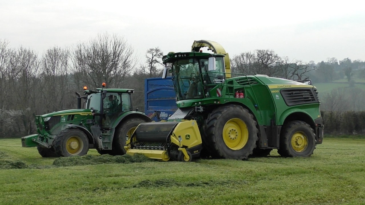Silage 2026 - John Deere 9900i Chopping Grass with Claas, New Holland & John Deere's Carting
