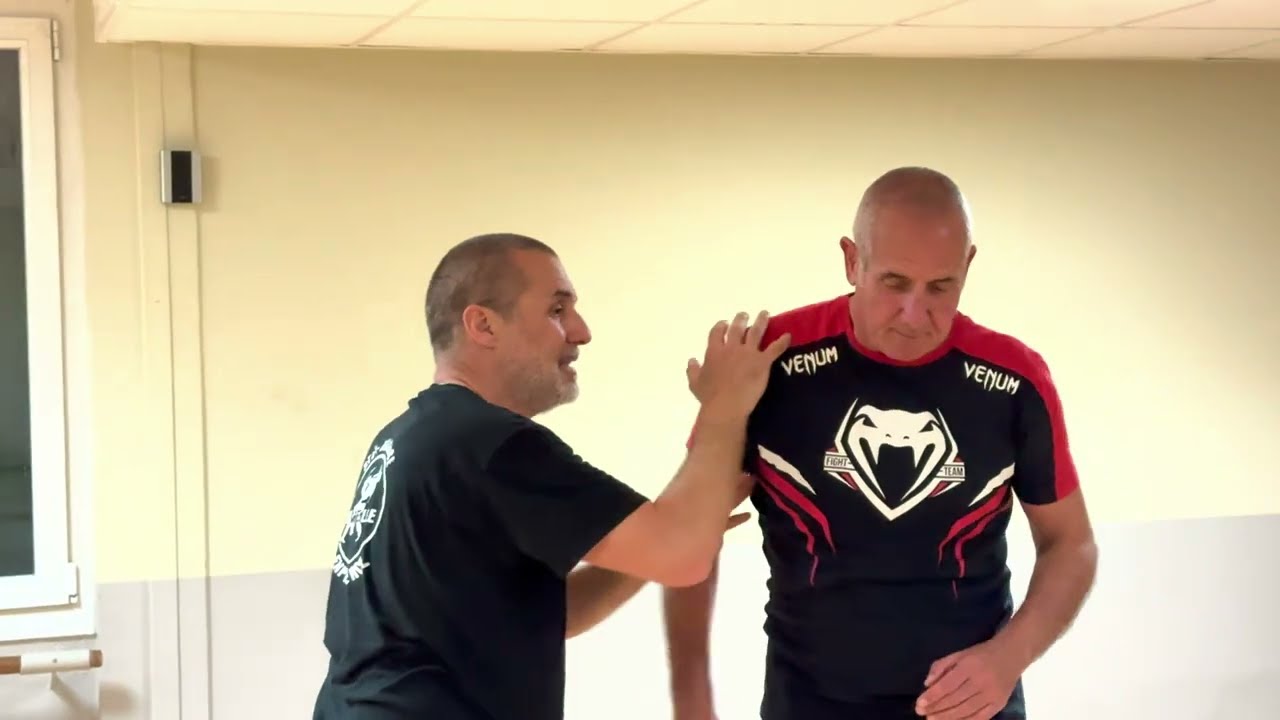 self defense technique blocage et couteau