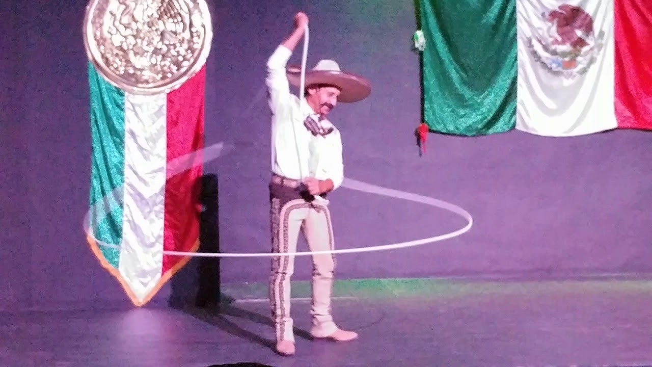 Spectacular Mexican Cowboy Lasso tricks