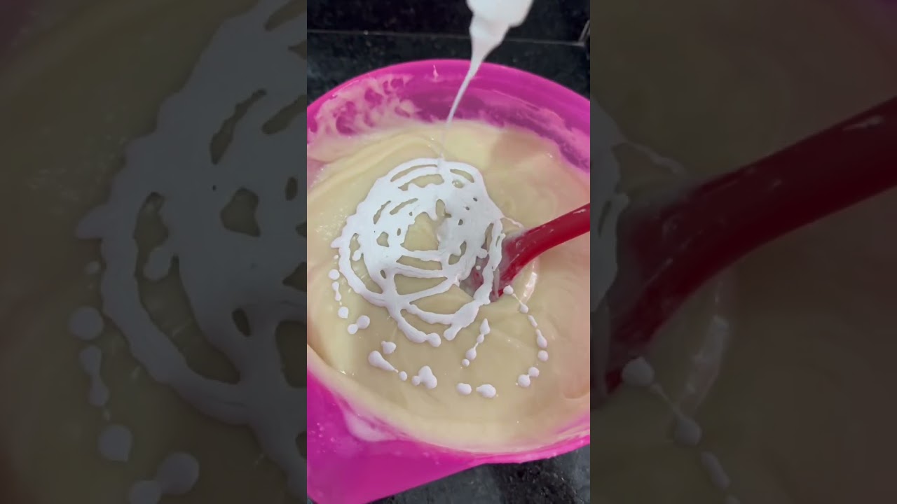 Receita da Ganache: - 800g de cobertura fracionada branca e 288g de chantilly. #confeitaria #ganache