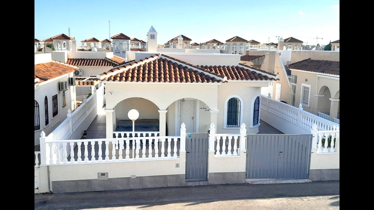 LO CRISPIN   ALGORFA renovated inside and outside, on only one level available immediately !!!