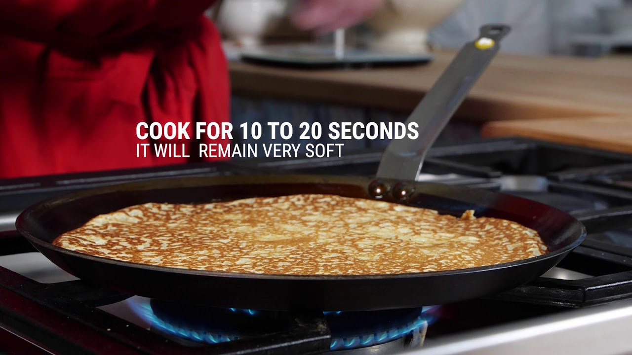How to make crepes in a carbon steel pan ?