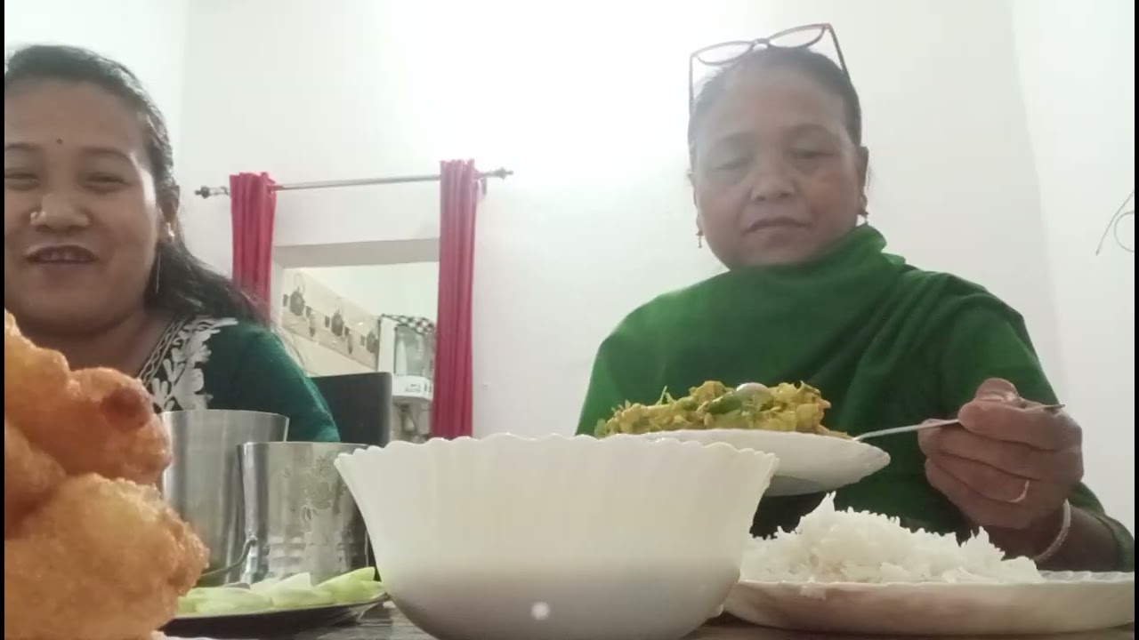 Aaj hamara launch 🍛 hai kaha ? || Thapa family vlog ||