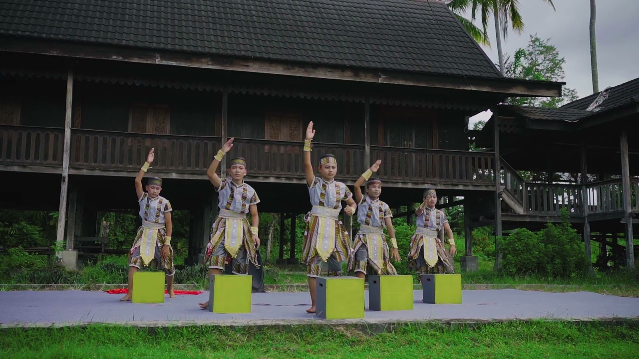 TARI SMP NEGERI 1 WATAMPONE