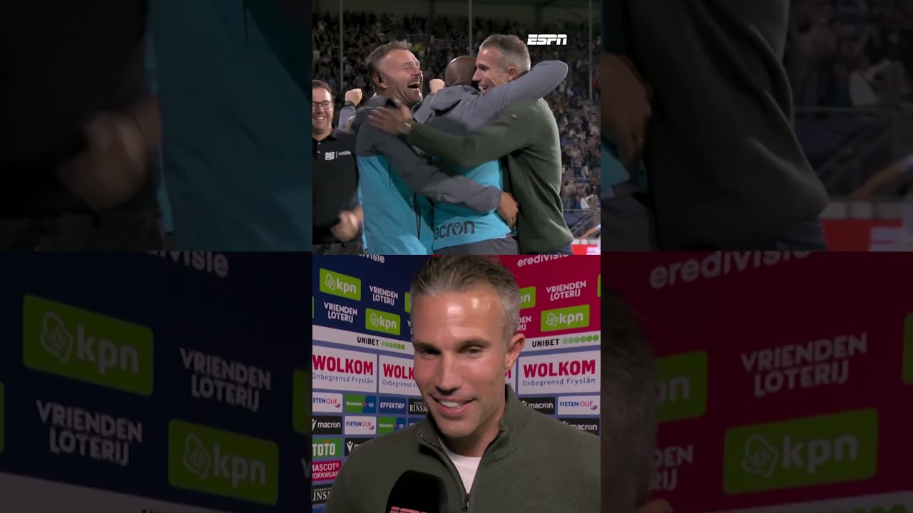 Robin van Persie juicht, zijn vrouw en zoon lachen 😂💪