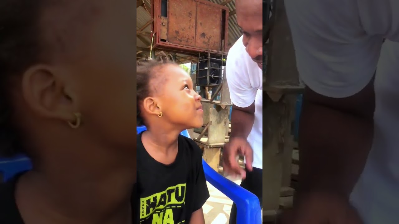 SUDA YANGA NA MAMA MAWIGI WALIVYOMTAPELI MUHUDUMU ILI WAPATE CHAKULA 🤣🤣HI ITAKUVUNJA MBAVU