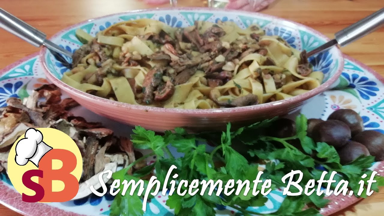 Tagliatelle alla boscaiola con porcini e castagne