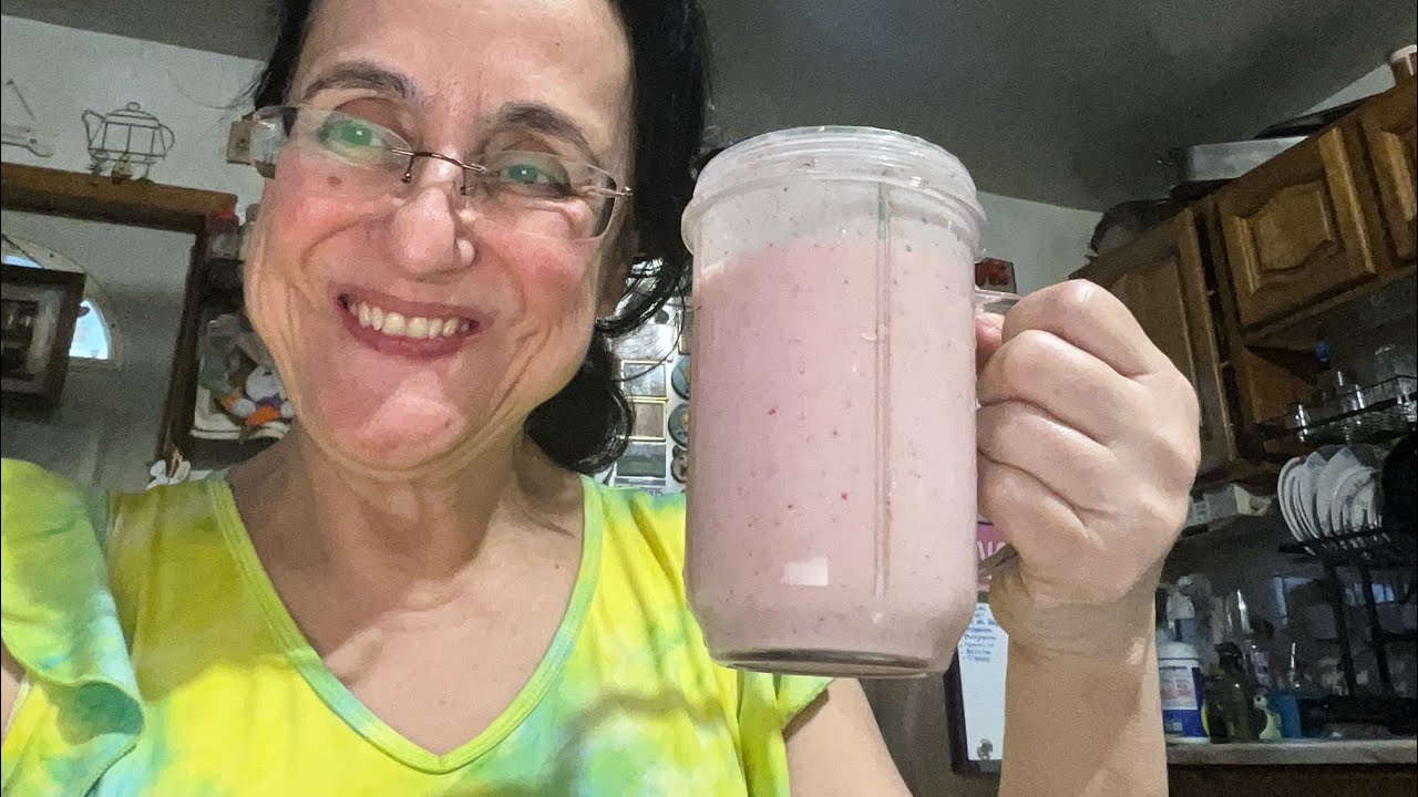 #videoasmr 🥤saboreando vitamina de 🍓