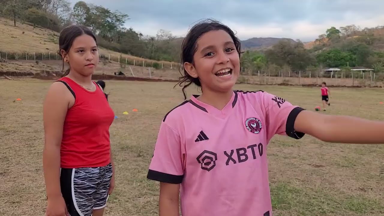 Tío Julio les pregunta a las niñas cómo fue su experiencia en el estadio😅