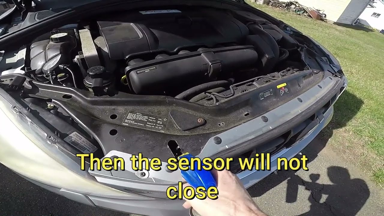 Сообщение об открытом капоте Volvo можно легко устранить, то же самое относится и к сообщению о н...