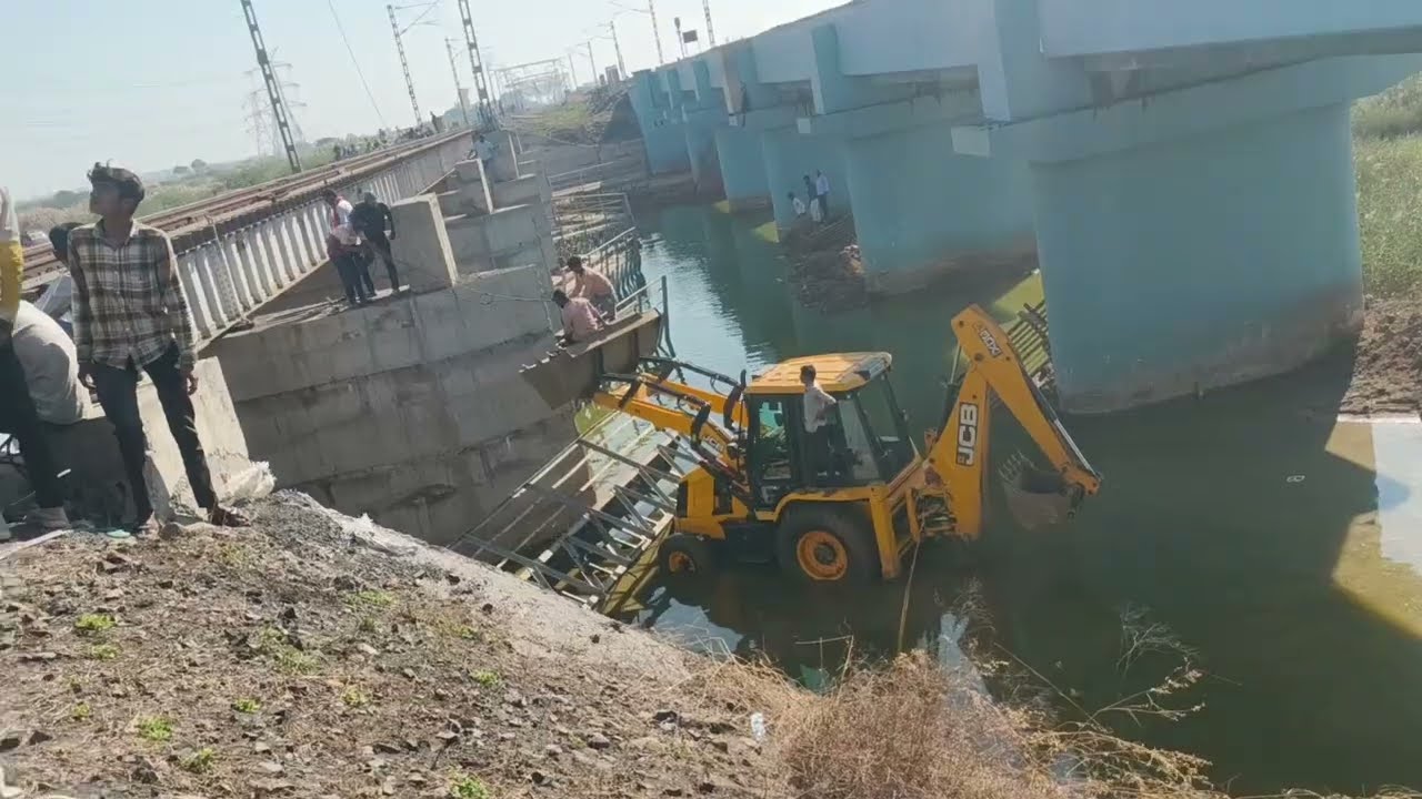 25,000 Volt Live OHE Work by TRD | Indian Railways Dangerous Job ⚡@RailwayKnowledgeHub 