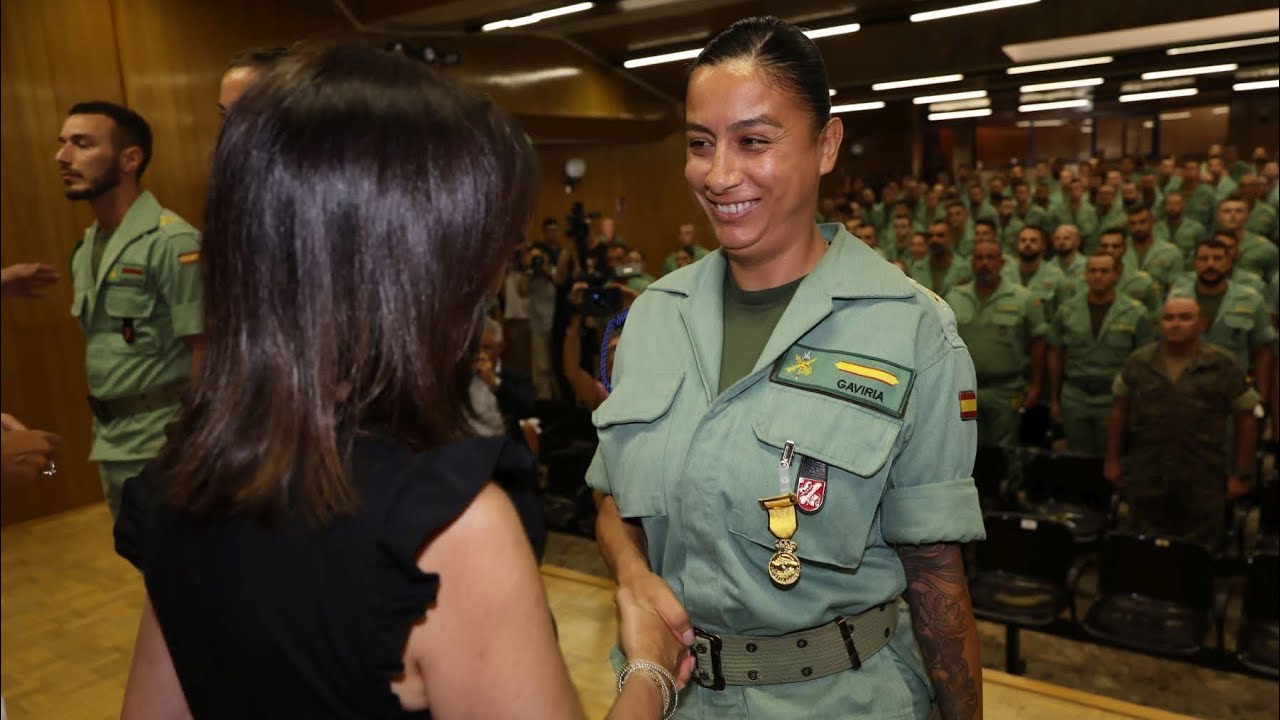 La Legión Ronda: La ministra Margarita Robles preside la imposición de condecoraciones por la DANA