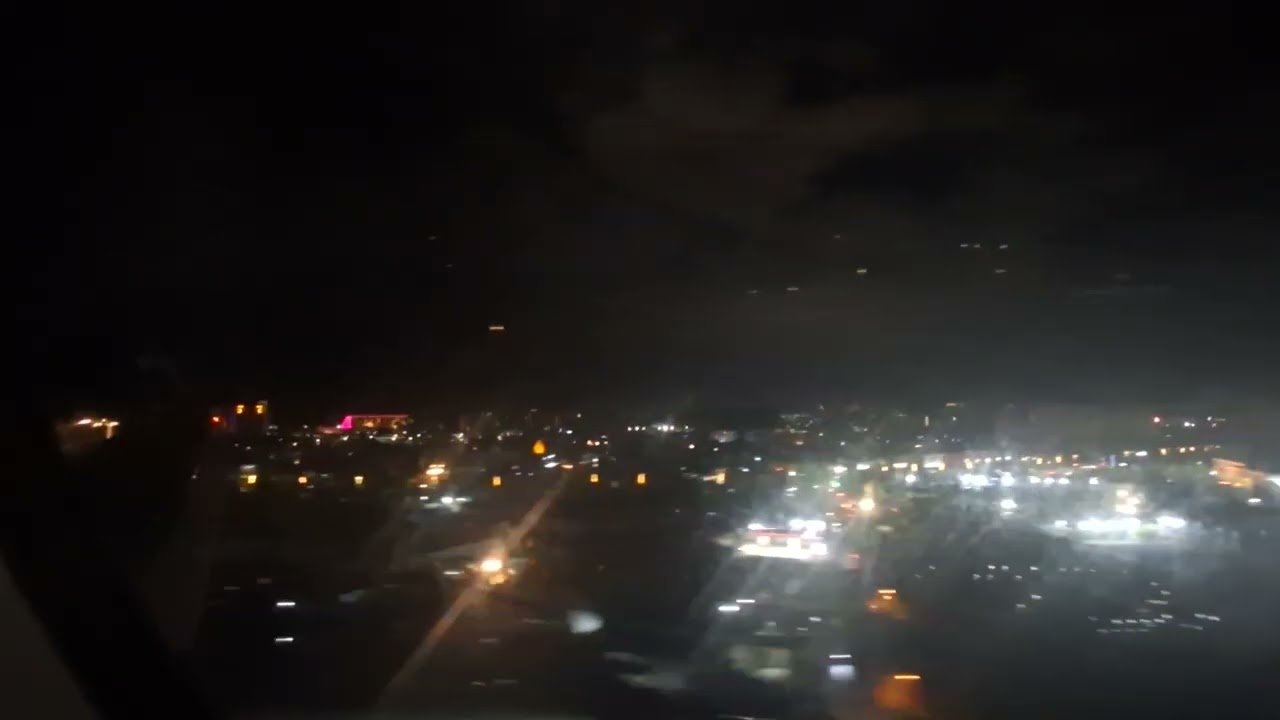 HK Express flight UO514 landing in Manila (B-LEG)