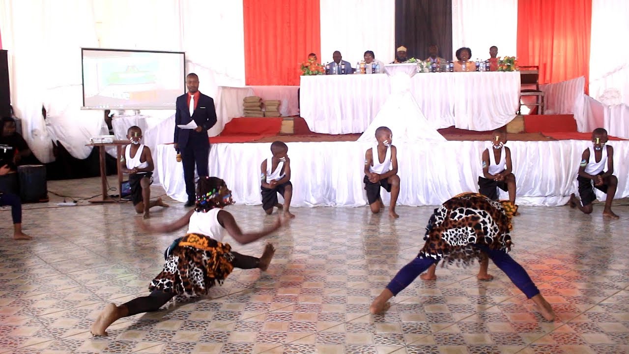 Wanafunzi walivyo cheza ngoma graduu st Mary Mbeya