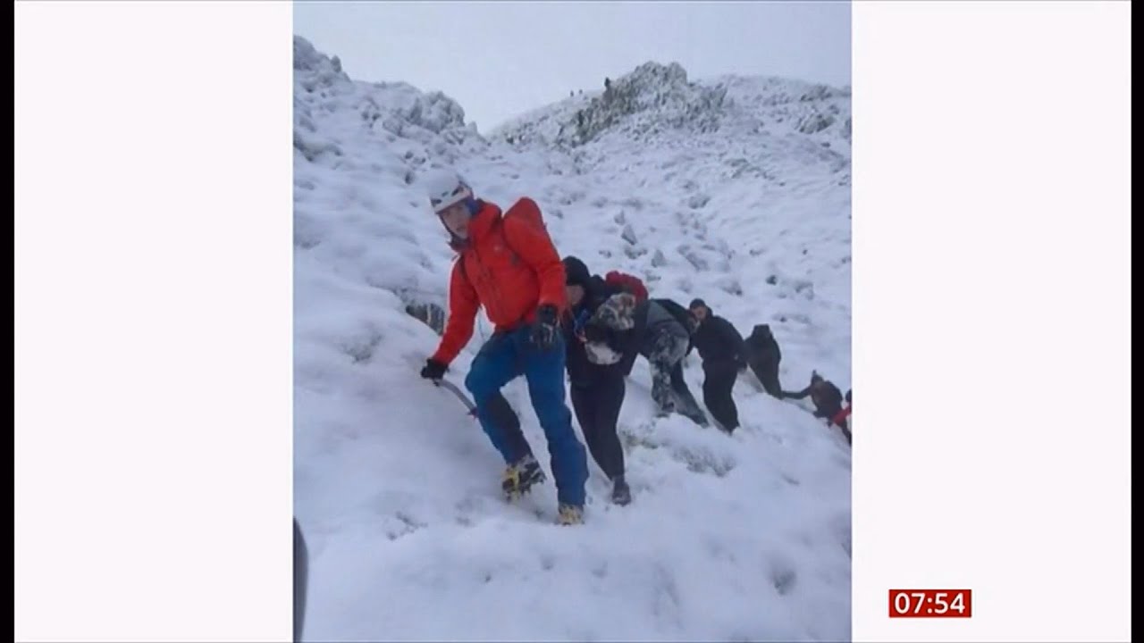 Teenagers rescue adults in trainers and jeans from icy mountain (UK) 29/Jan/2026