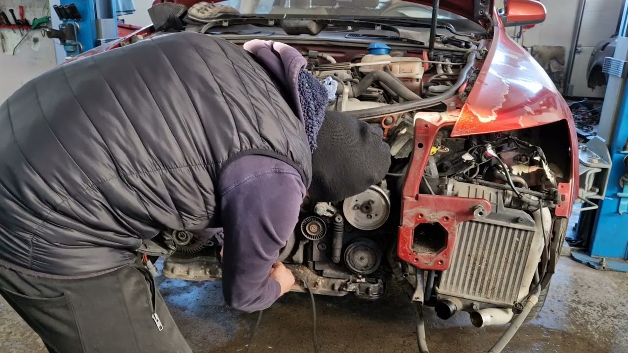 Audi A6 4F damaged Serpentine belt removal zerstörter gerissener Keilriemen curea transmisie rupta!