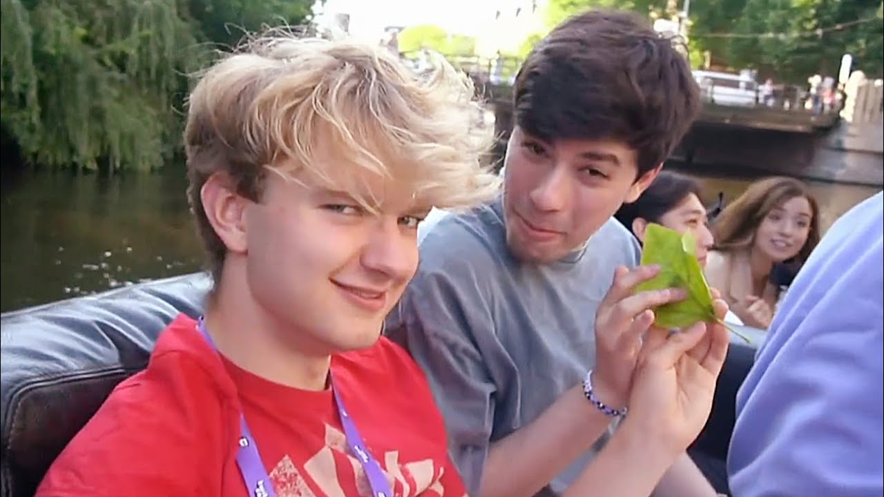 Tommyinnit Kisses George...???