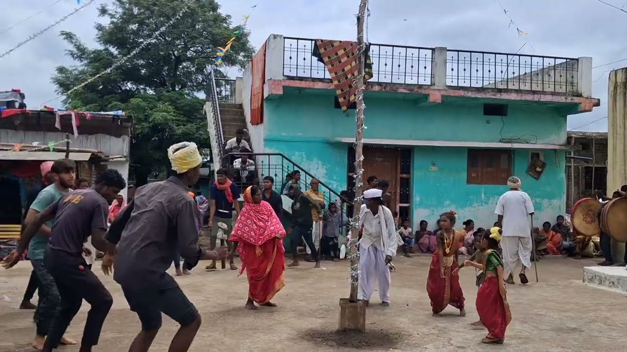 Ganpati Visarjan Dance 🔥 | Pure Crowd Energy | Village Ganpati Celebration | Ganpati Bappa Morya