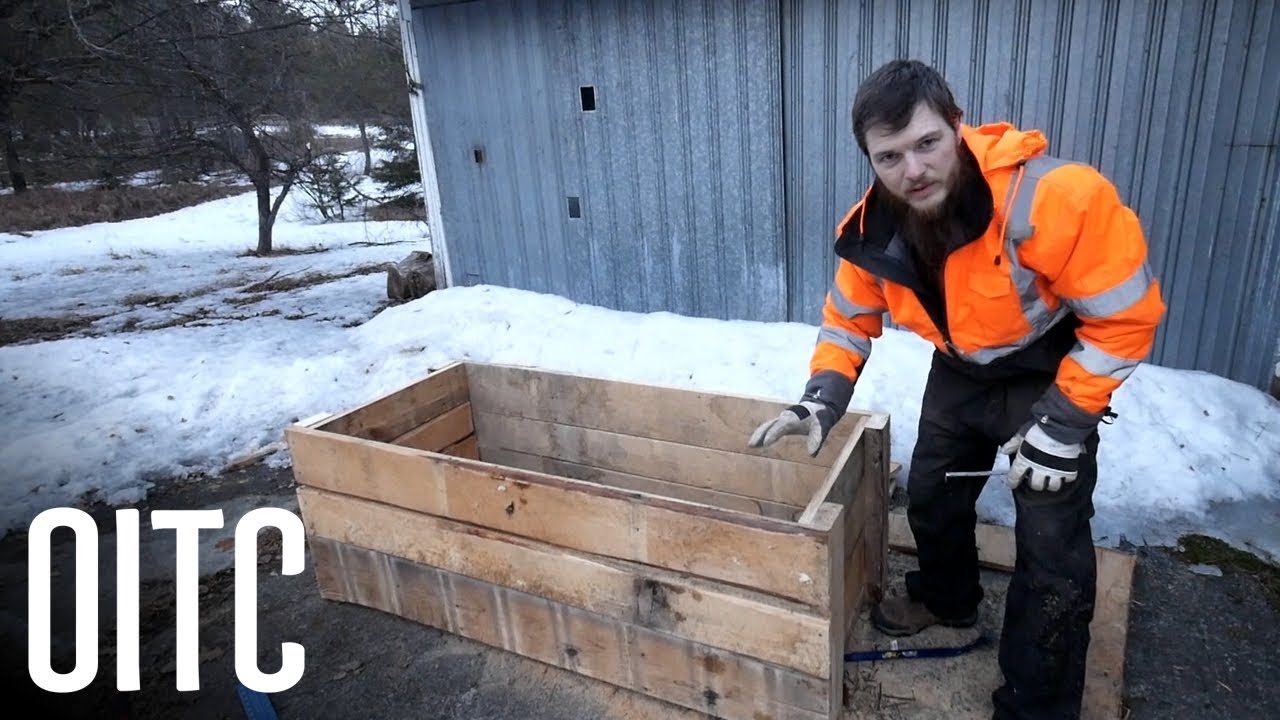 Building a Ground Feeder Hay Box / Wooden Trough Out Of Old Recycled Wood