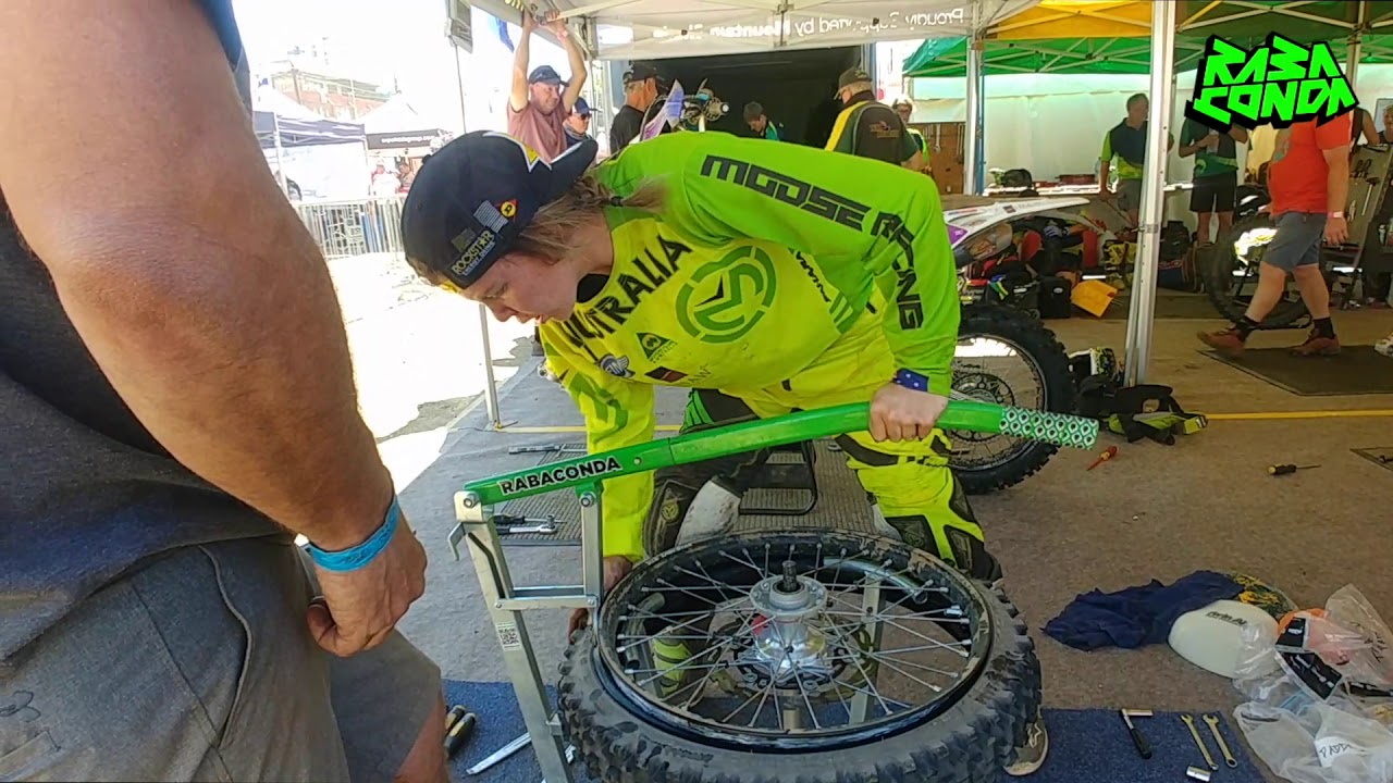 Rabaconda - Tayla Jones Tire Change at ISDE 2018