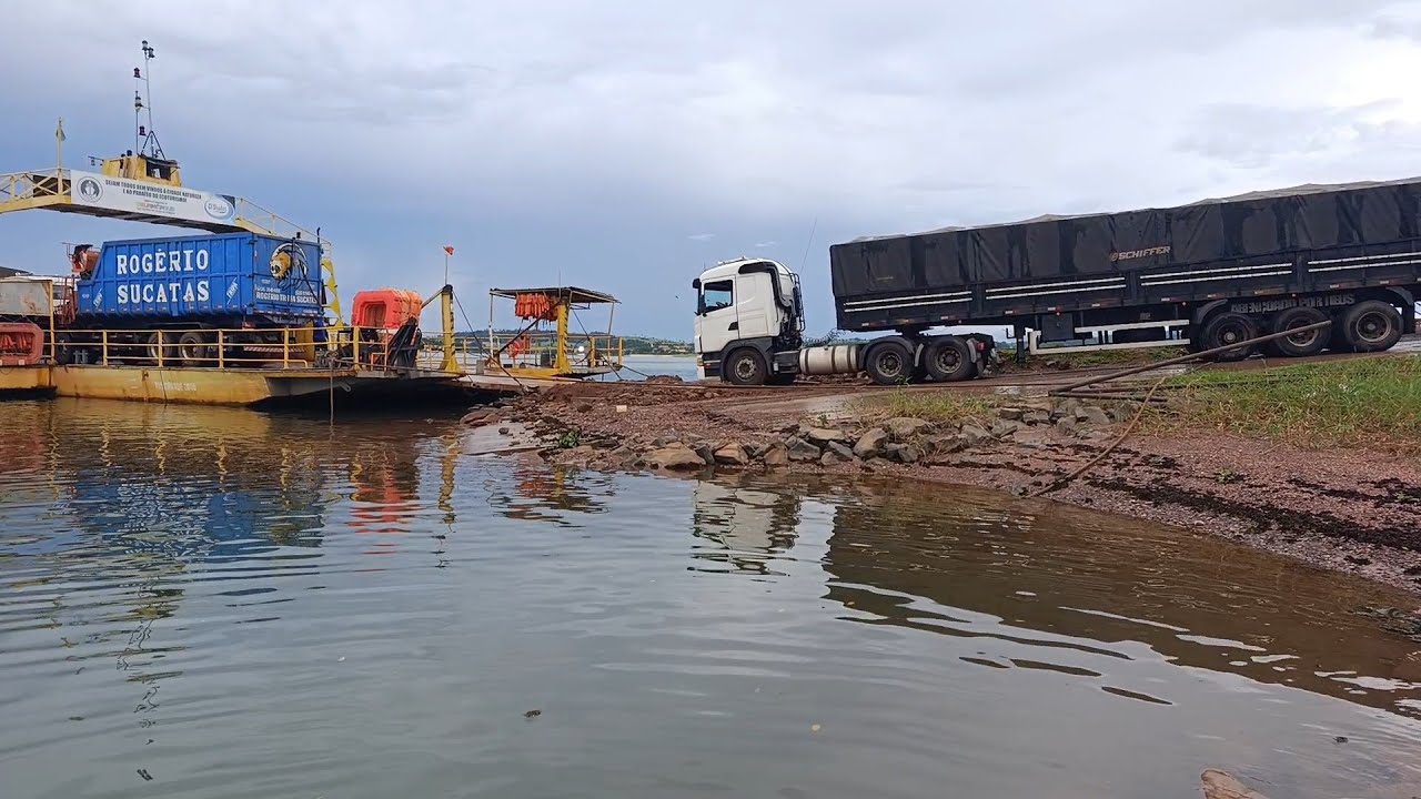 Cruzando a balsa para chegar aonde nasce o RIO SÃO FRANCISCO, Delfinópolis SERRA DA CANASTRA 