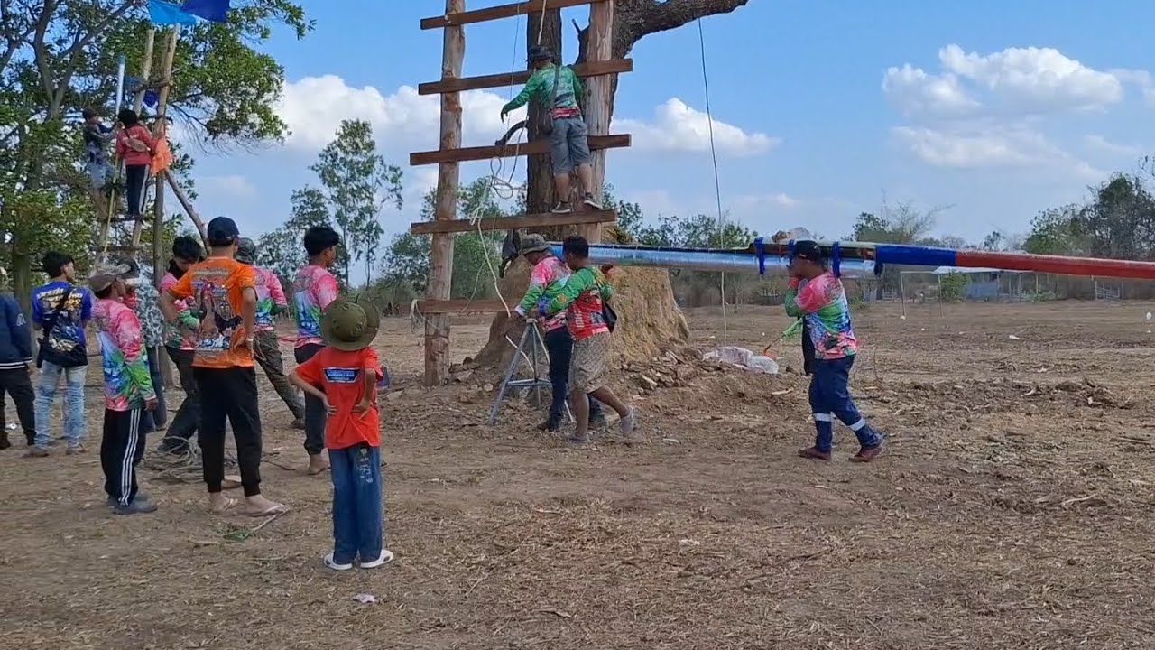บุญบั้งไฟแสนบ้านตากแดดเมืองไชพูทองแขวงสะหวันนะเขต