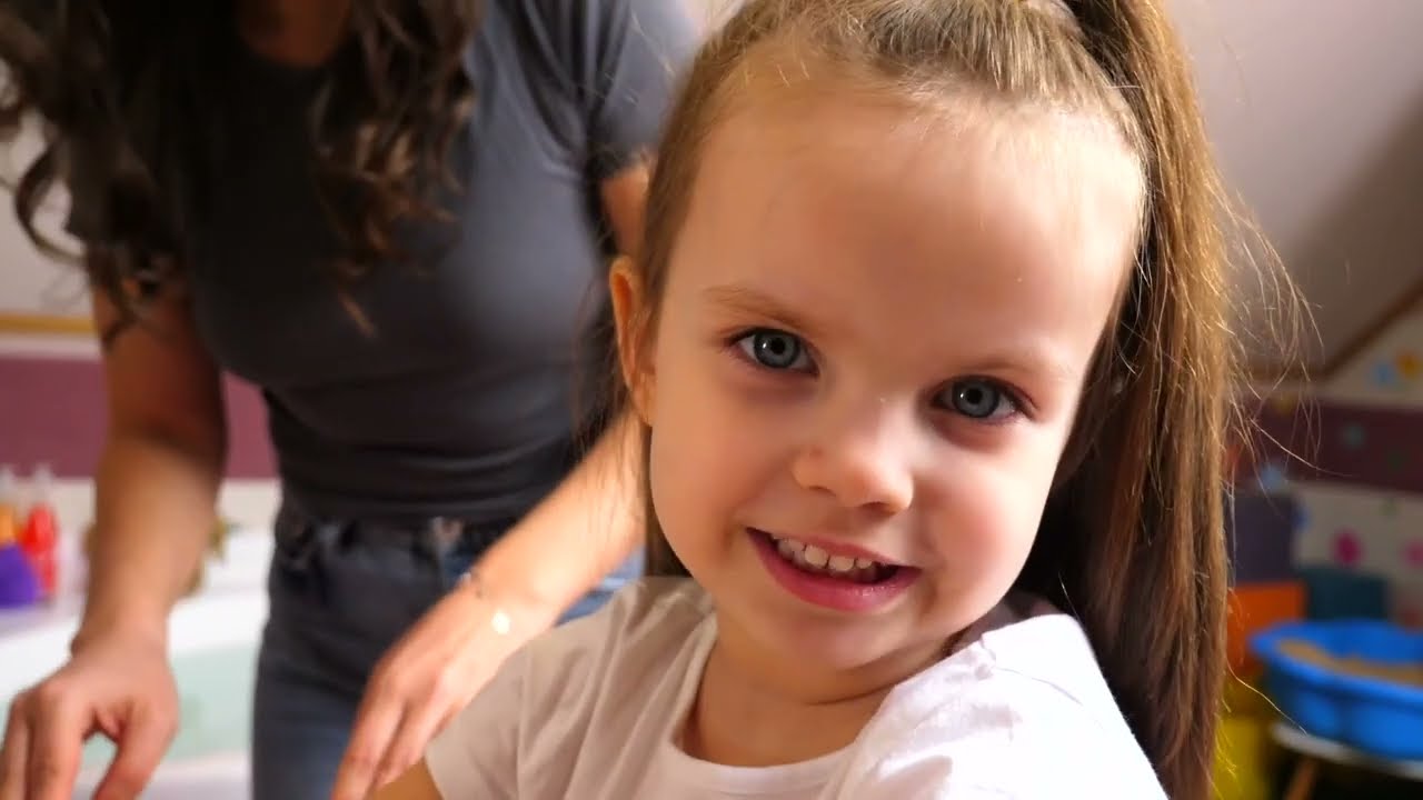 Jeux d'éveil avec Baby Born 👶 Les aventures de Maya et Lina. Meilleures vidéos pour enfants