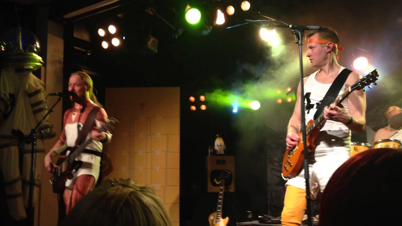 WÖYH! - Kun Tauski katsoo silmiin @ ravintola Kerubi, Joensuu