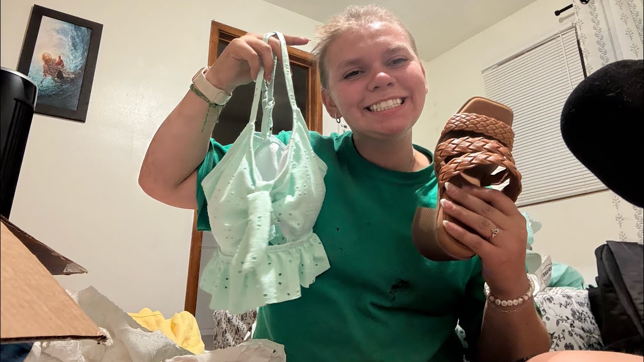 ASMR What I’m Bringing On My Honeymoon!! 