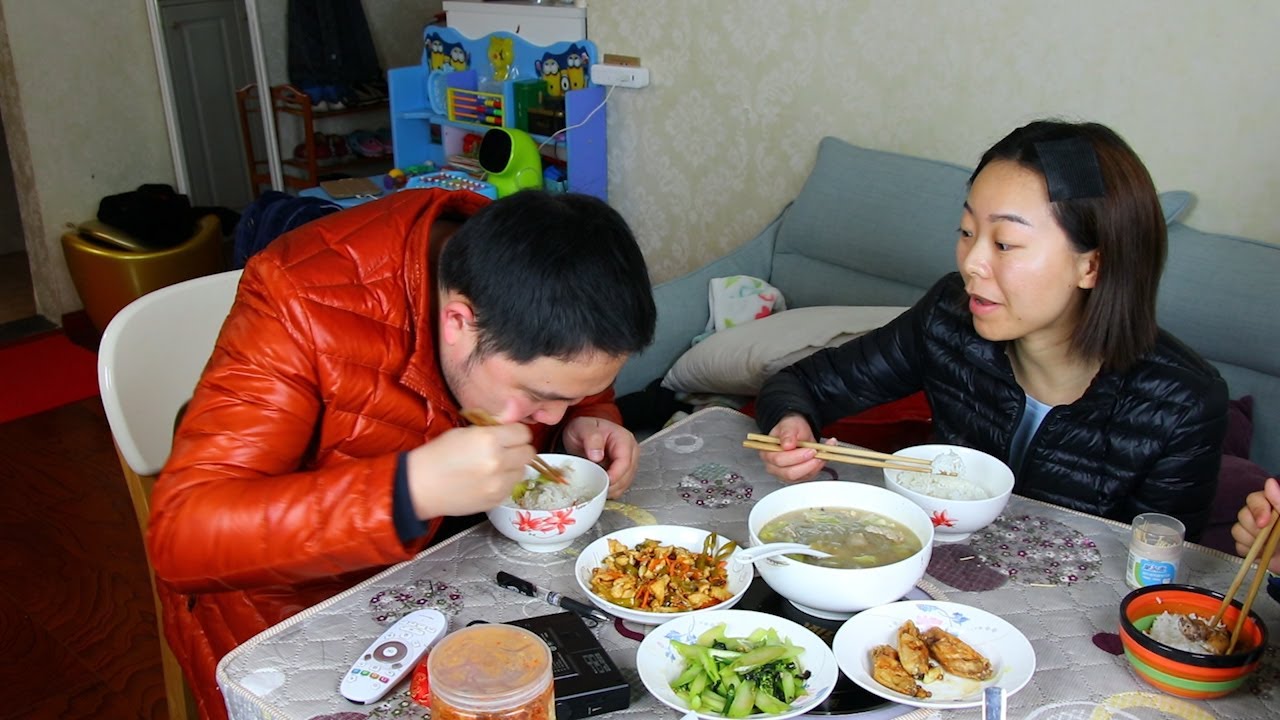 封城第二十八天 团购的蔬菜到了 老婆做了炒鸡胸肉