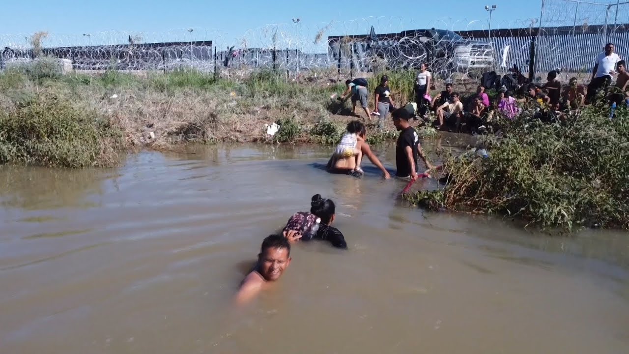 Entrada de campamento migrante a EE.UU. eleva desesperación por cruzar un caudaloso río Bravo