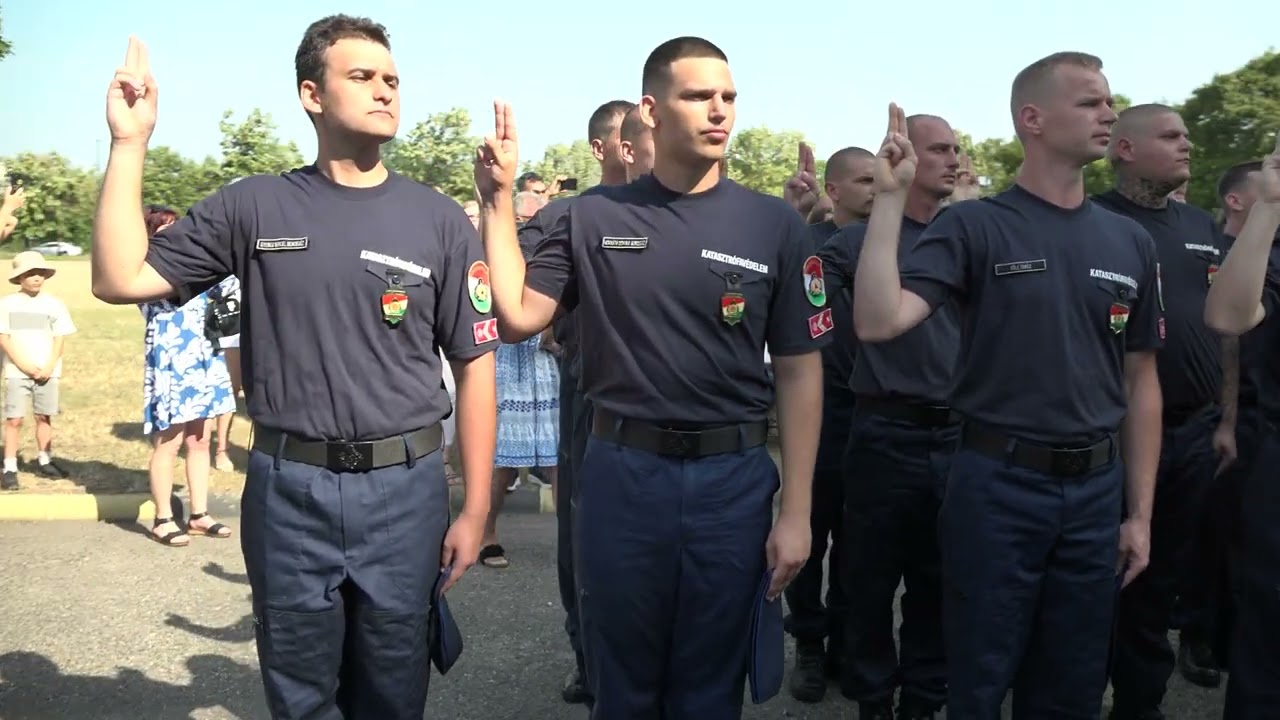 109 újonnan kiképzett tűzoltó tett fogadalmat