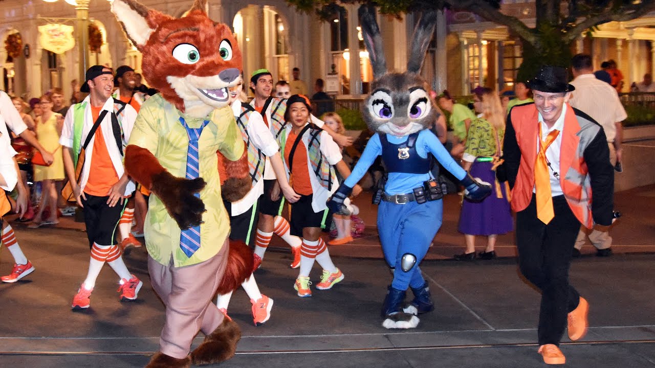 Nick Wilde & Judy Hopps Dance w/ Zootopia Party Patrol at Mickey's Not So Scary Halloween Party 2016